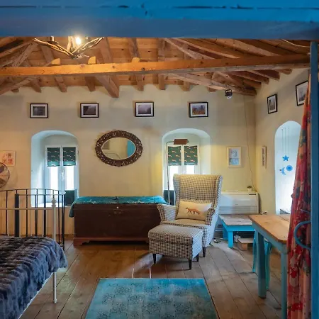 Richea Hideaway, Stone & Hidden Beaches