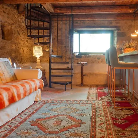 Richea Hideaway, Stone & Hidden Beaches Holiday home Kouloureika