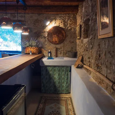 Richea Hideaway, Stone & Hidden Beaches Holiday home Kouloureika