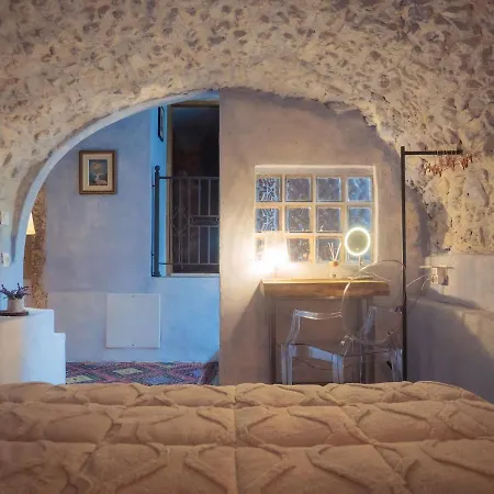 Richea Hideaway, Stone & Hidden Beaches Kouloureika