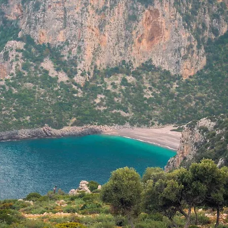 Richea Hideaway, Stone & Hidden Beaches